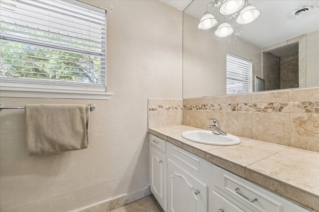 Photo - 5422 Spellman Rd