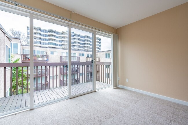 Photo - Aladdin Apartments on Greenlake
