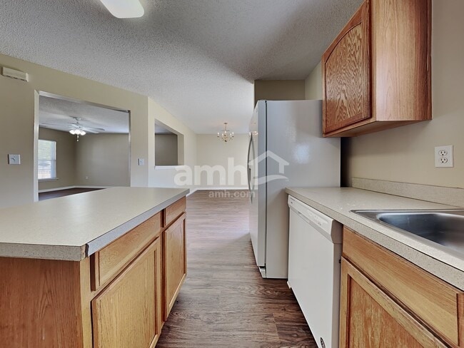 Photo - 5001 Athol St
