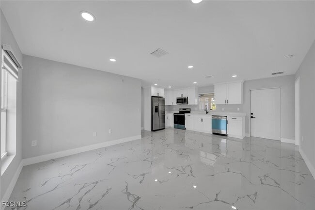 Photo - 3307 40th St W