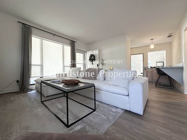 Photo - 928 9th Ave N