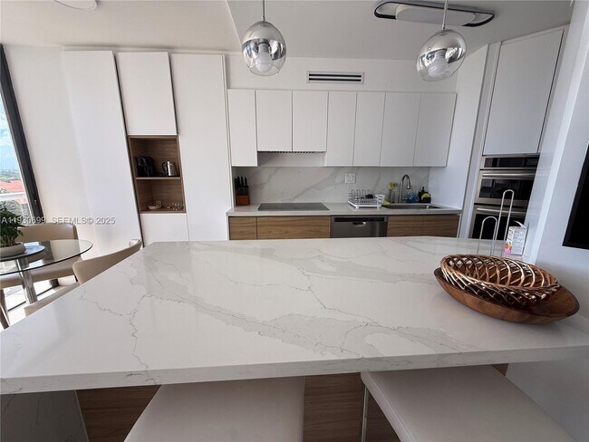 Photo - 3610 Yacht Club Dr Unit 713