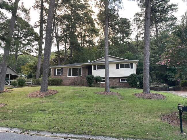 West Homewood: 5 Bedroom 3 Bath House with... - West Homewood: 5 Bedroom 3 Bath House with...