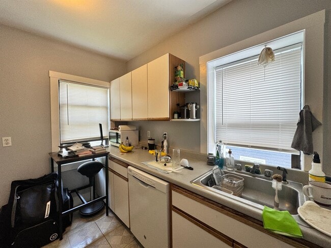 Photo - 567 Putnam Ave Unit 2