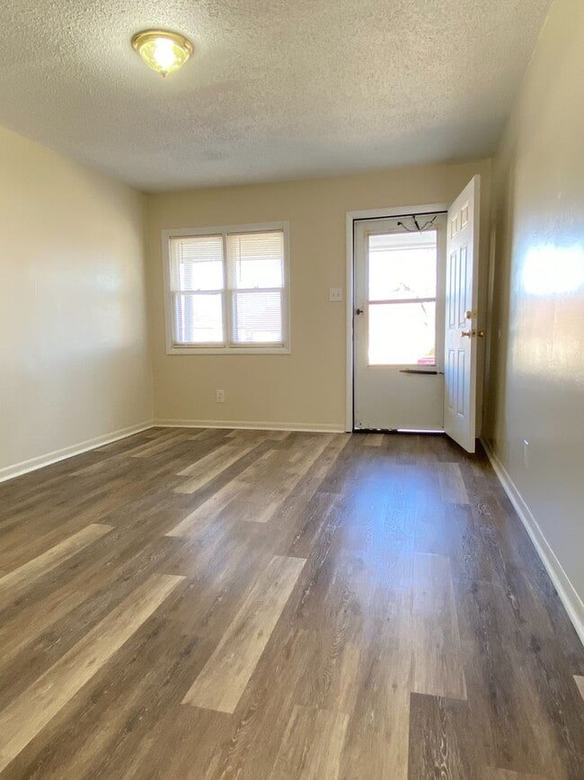 Building Photo - 3387 SW Brendan Ave Unit 1