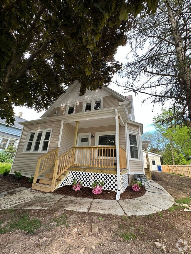 Building Photo - Port Washington Loft Duplex
