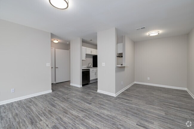 1BR, 1BA - 635SF Living Room