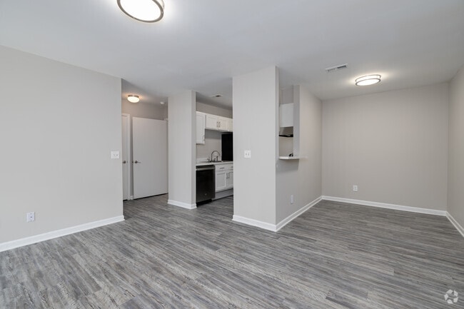 1BR, 1BA - 635SF Living Room - Juniper Ridge I