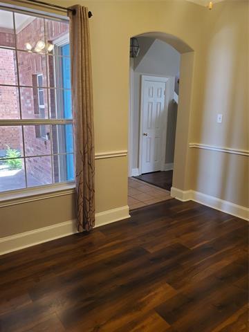 Photo - 532 Silver Maple Dr