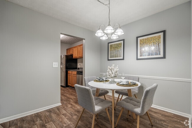 1BR, 1BA - 855SF - Wood Creek at Roswell