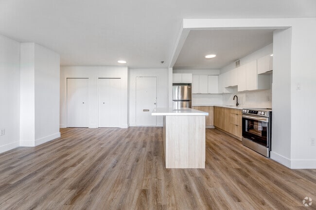 1BR, 1BA - 832SF - Living Room/Kitchen - Park Vista Apartments