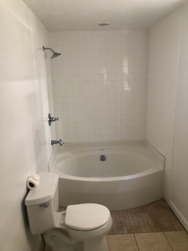 Photo - 1180 River Rd Unit 1