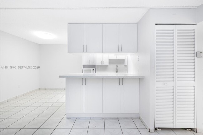 Building Photo - 7100 Fairway Dr Unit K6