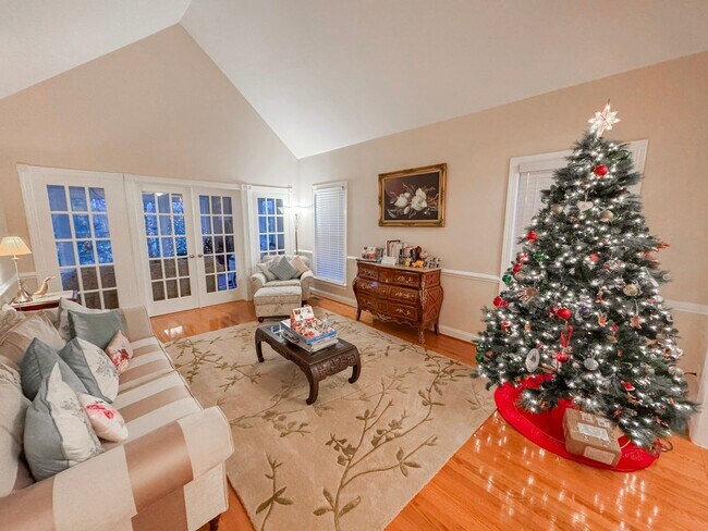 Photo - Lavish 4 Bed 3.5 Bath Home With Sunroom & Large Recreation Room In Desired South Riding