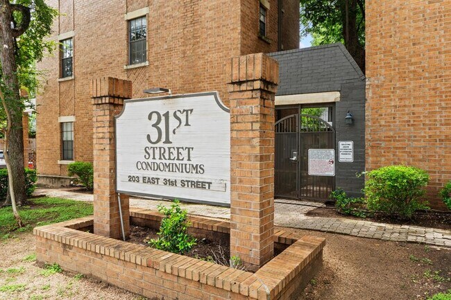 Building Photo - 203 E 31st St Unit 311
