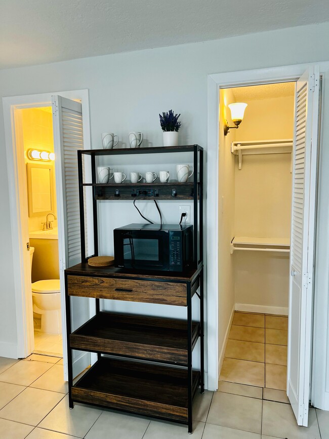 Photo - 911 NW 39th Ct