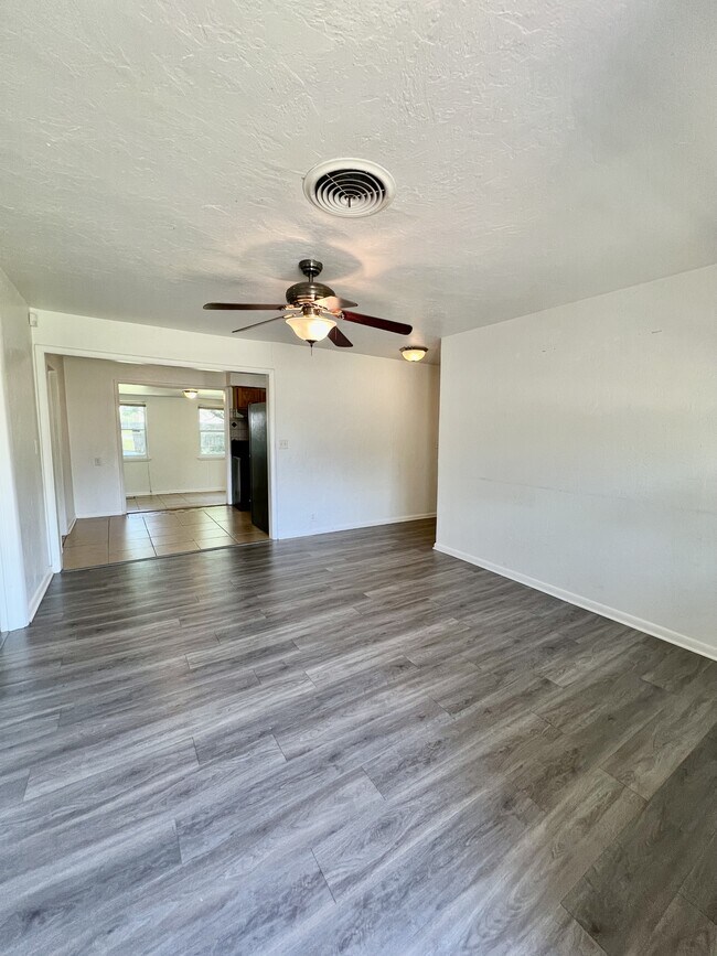 Photo - 703 Terry Dr