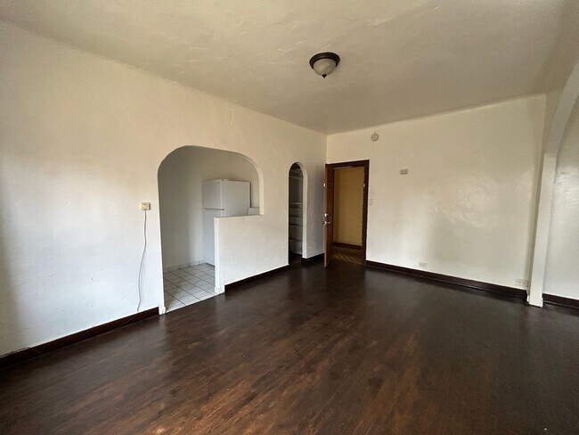 Building Photo - 1102 S Mariposa Ave Unit 108