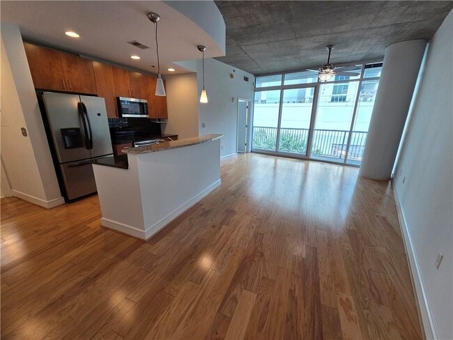 Building Photo - 44 Peachtree Pl NE Unit 730