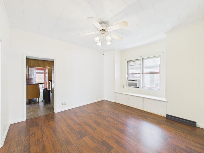 Photo - 305 Chelsea St
