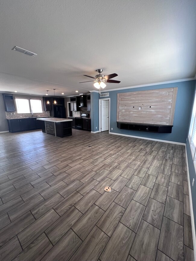 Photo - 1124 Schneider Rd