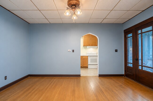 Photo - 728 Territorial Rd Unit Duplex
