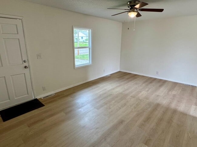 910 Skyline Dr