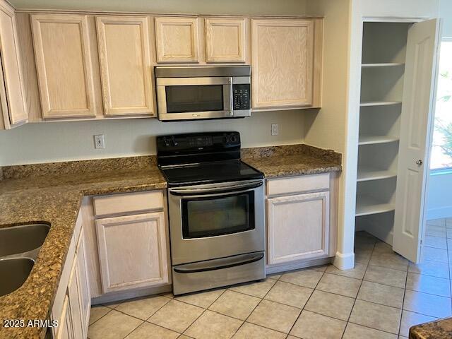 Photo - 2307 E Kelton Ln