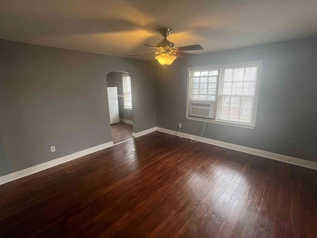 Photo - 817 Moulton St E Unit B