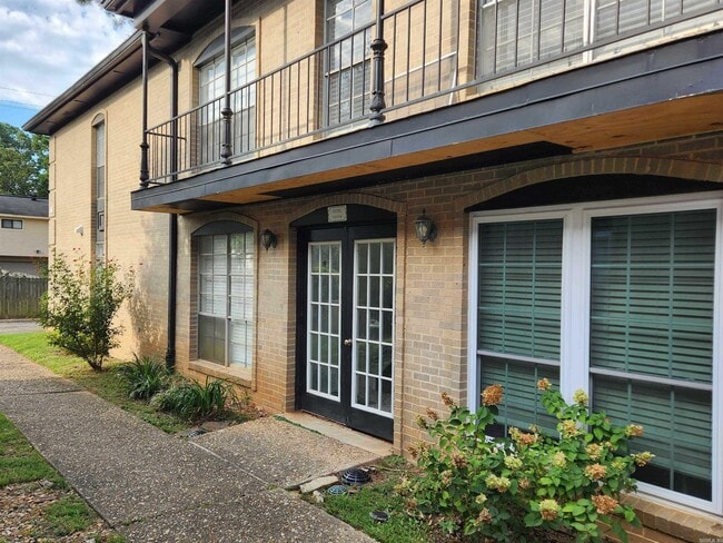 Building Photo - 1601 N Bryant St Unit A-4