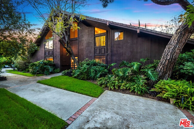 Photo - 4635 Clybourn Ave Casa Adosada