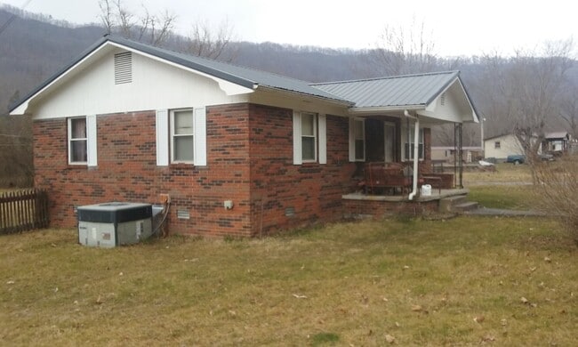 Building Photo - Cumberland Gap 37724 - 3 bedroom home convenient to LMU - Contact Brad Croisdale (865) 805-9964