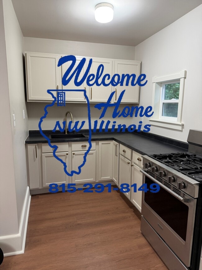 941 W Stephenson St