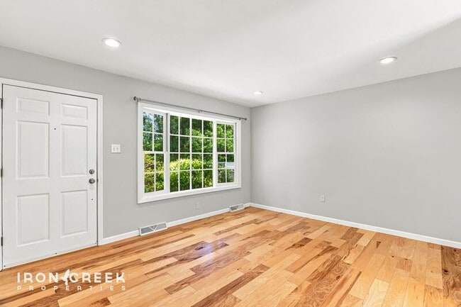 Photo - 16 King Arthur Pl