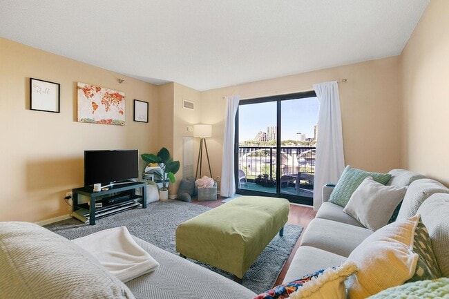 Building Photo - 401 S 1st St