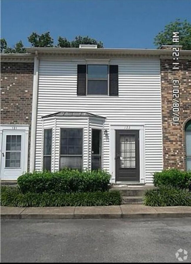 Building Photo - Nice 2 bedroom townhouse totally renovated...