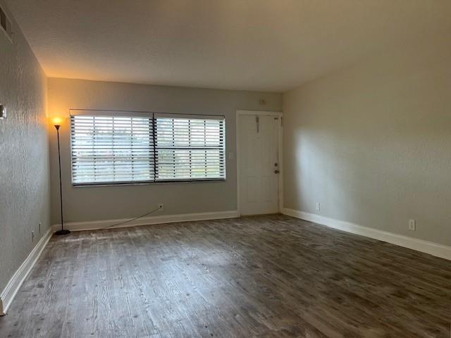 Photo - 2588 Riverside Dr Unit 2588
