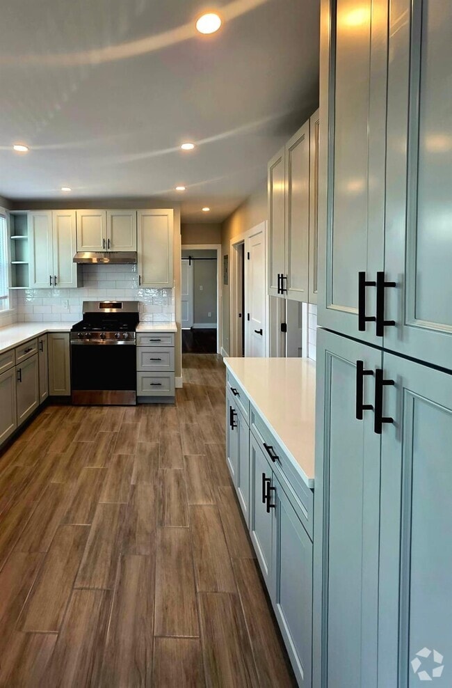 Building Photo - 348 Saw Mill River Rd Unit 2 Rental