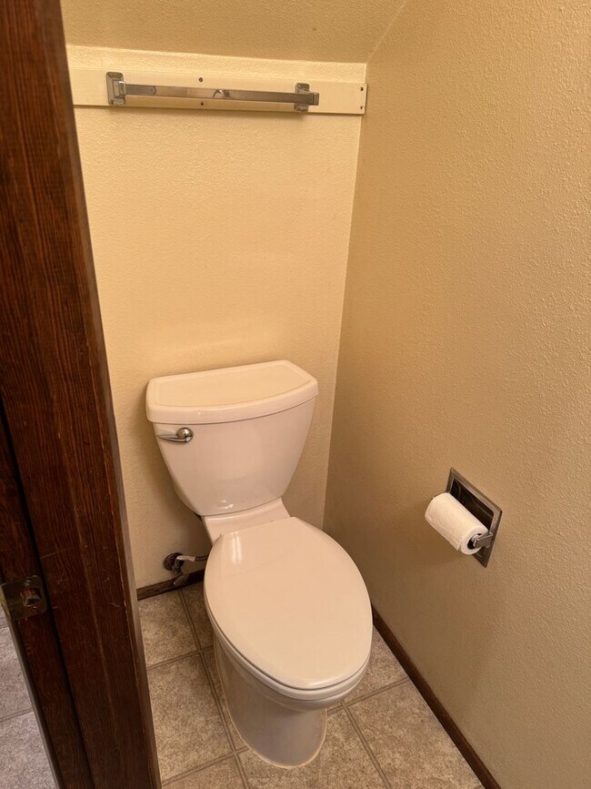 Photo - Updated 2 bedroom 1 1/2 bath duplex in Springfield!