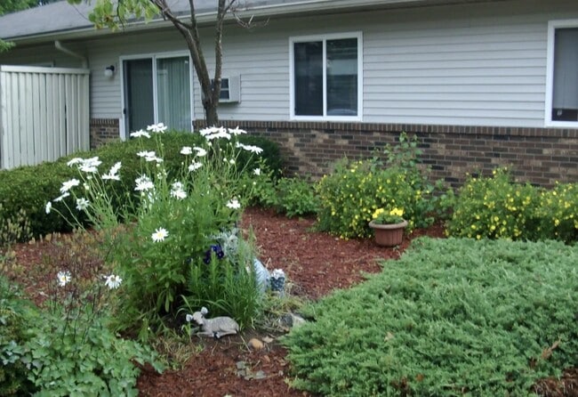 Photo - 839 S Clinton St