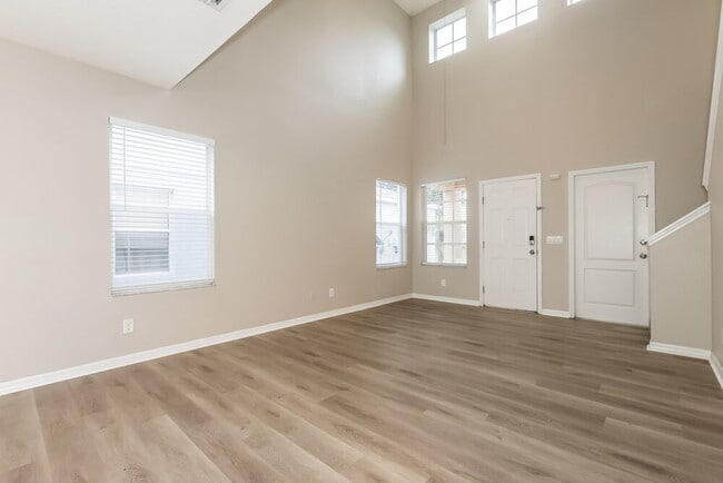 Photo - 914 Lake Shore Ranch Dr