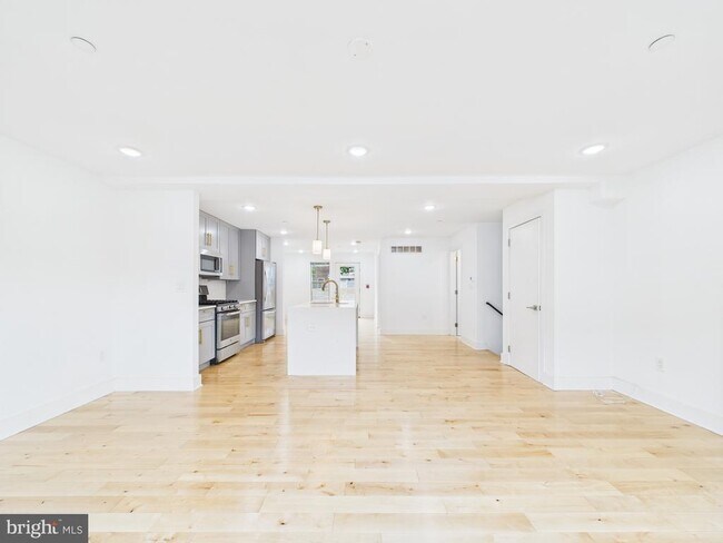 Photo - 2646 Manton St