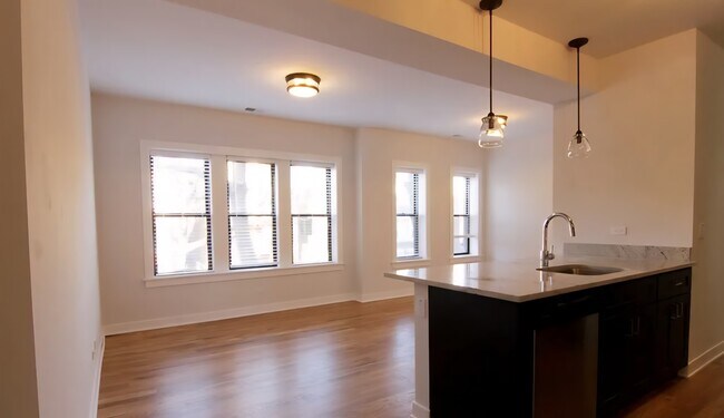 Photo - 2205 W Eastwood Ave Unit 2