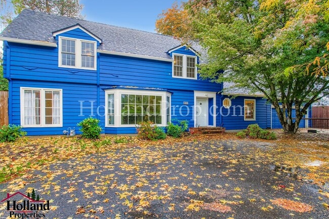 Building Photo - Spacious 3-Bedroom Hillsboro Home with Spa...