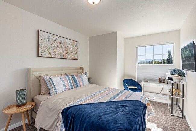 Photo - 1019 SW J St