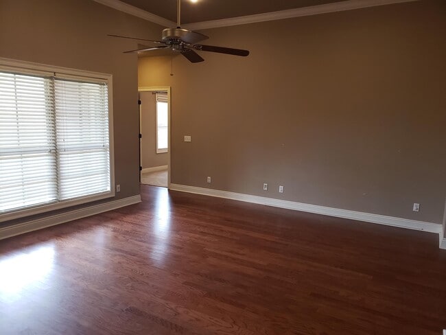 Photo - 310 Ashbrook Ln