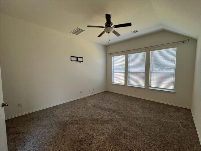 Photo - 212 Baralo St