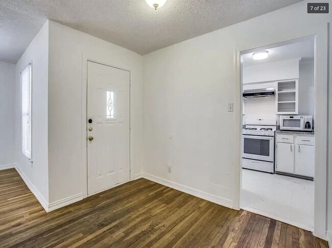 Photo - Darling 5 bedroom Home Near TCU. Available for 2026-2027!