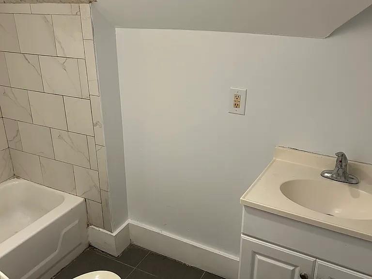 Photo - 483 Pontiac Ave Unit 3