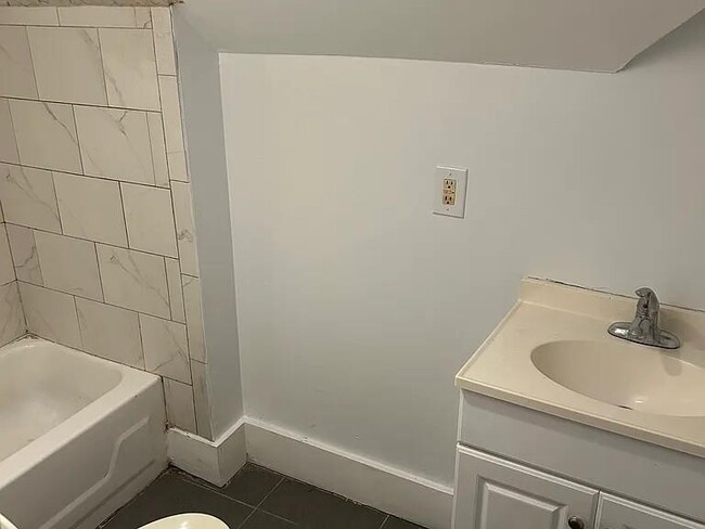 Photo - 483 Pontiac Ave Unit 3